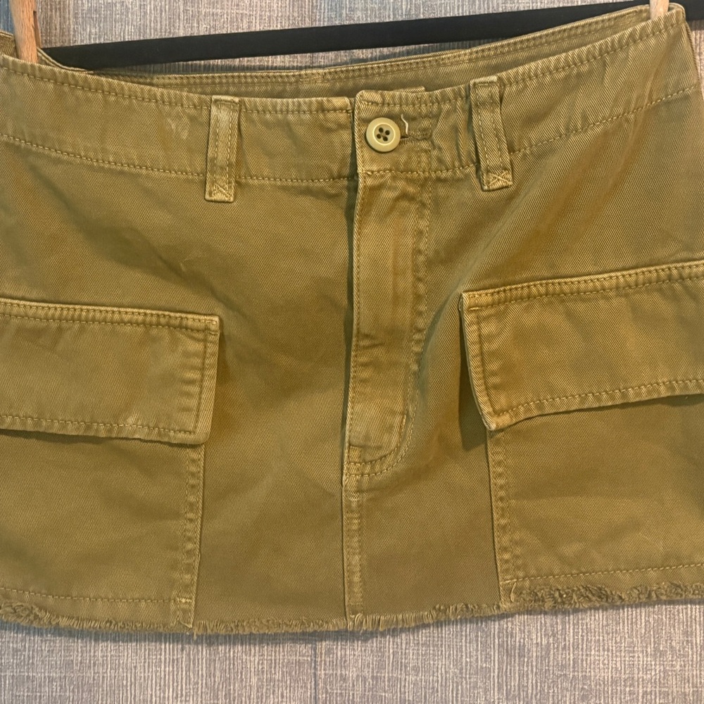 Olive Green Cargo Mini Skirt – Y2K Utility Style size XS with pockets